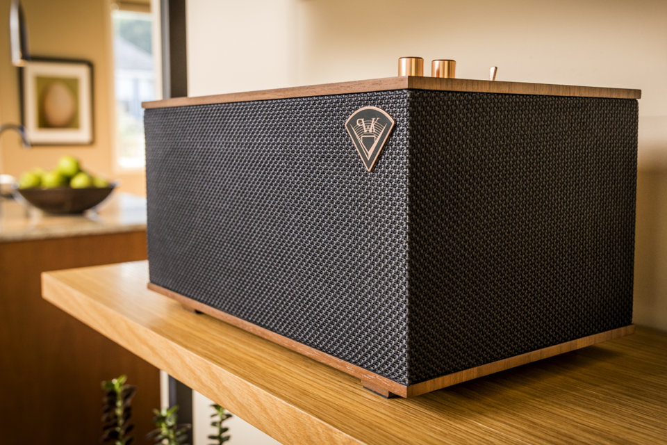 10169996_201801_klipsch_lifestyle3.jpg