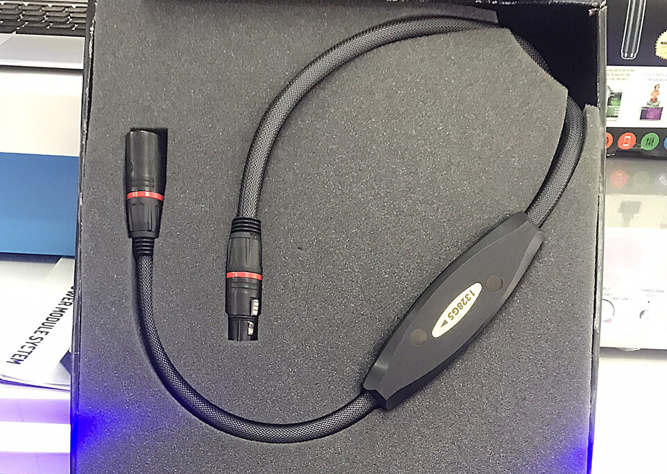1251-day-xlr-transparent-ultra-g5-15m.jpg