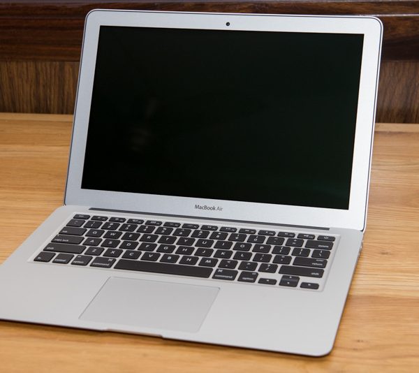 2998038_Tinhte-Macbook-_Air-2015-20-600x534.jpg