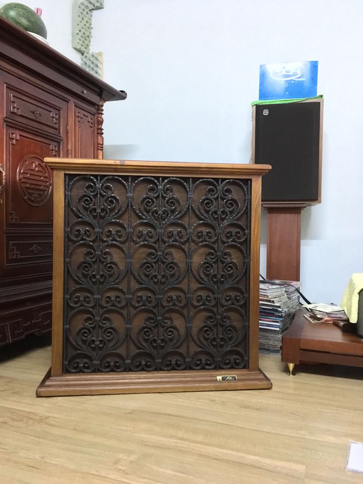 37960450_1911707892219513_8871731622538379264_n.jpg