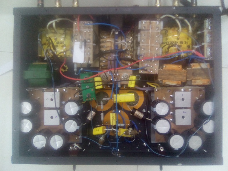 4-250 Se Amp-Inside.jpg