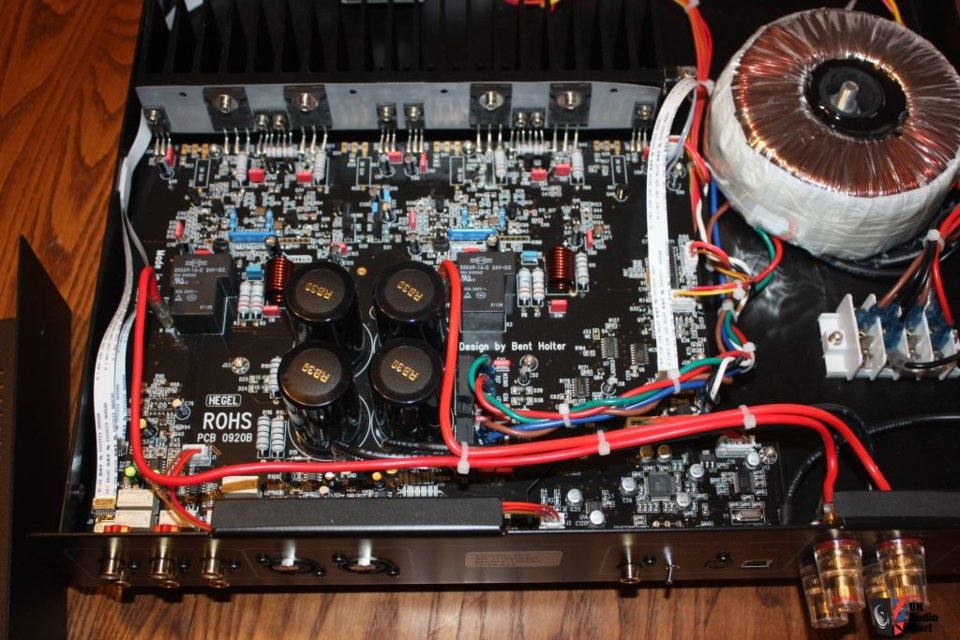 554825-hegel_h70_integrated_amp_with_dac.jpg