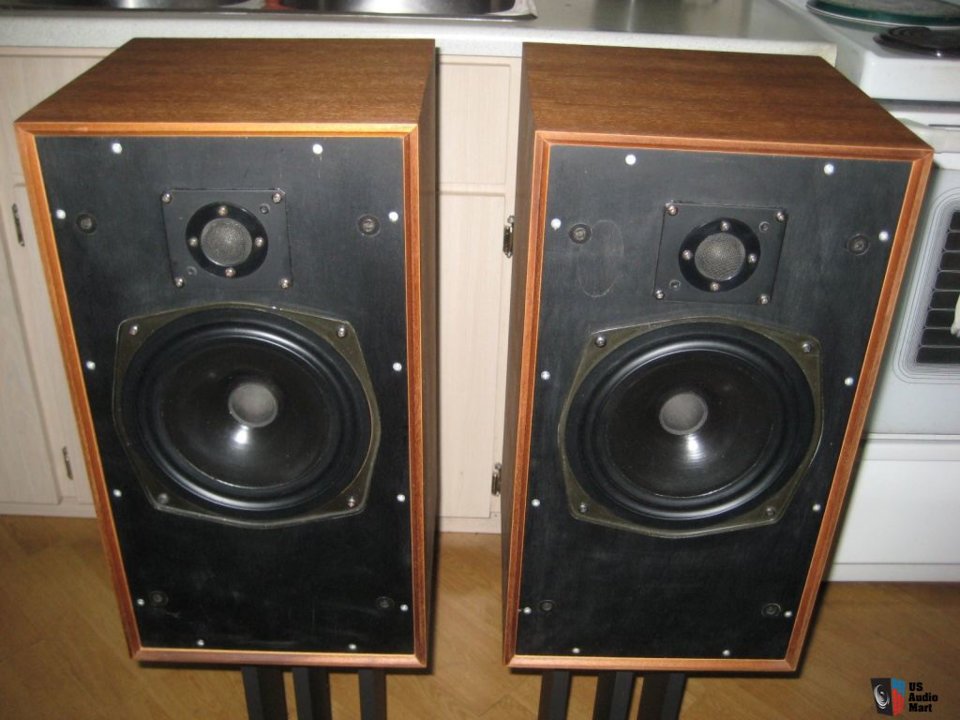 629493-rare_vintage_rogers_compact_monitor_speakers.jpg