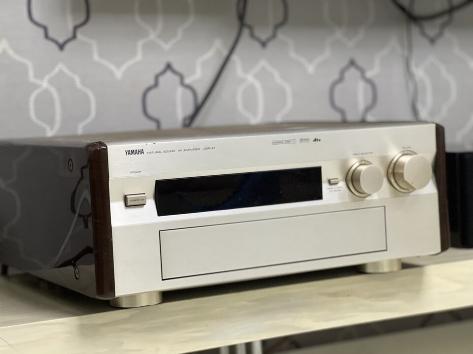 Ampli- Yamaha DSP-A1.jpg