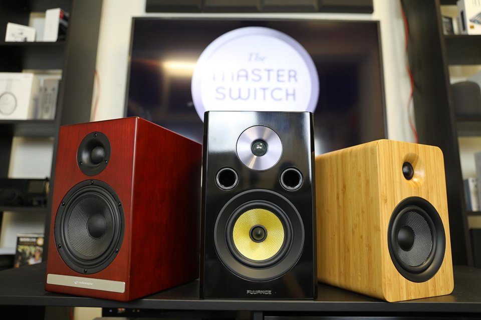 Bookshelf-Speakers-(L).jpg