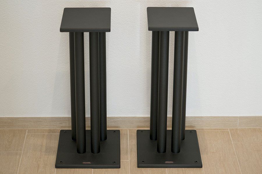 Chân loa Dynaudio 1.jpeg