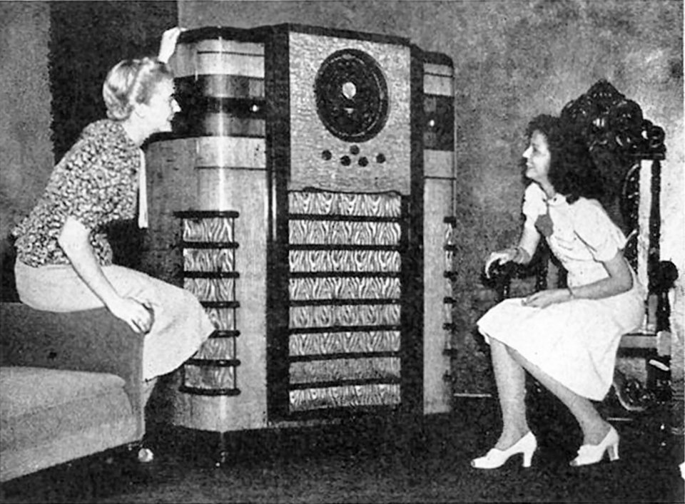 Crosley Giant Radio.jpg