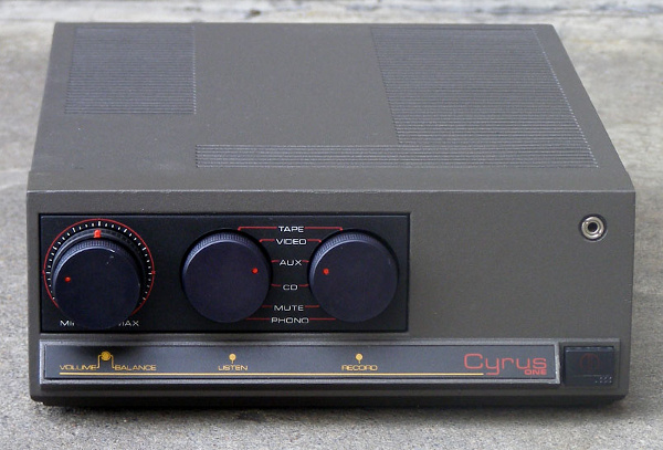 Cyrus_one_aplificateur_stereo_mythique_1984.jpg