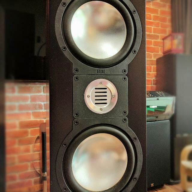 elac_209_jet_speakers_frontrear_1499244117_4f64fac9.jpeg