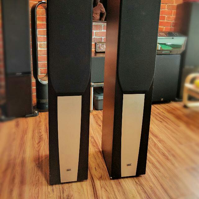 elac_209_jet_speakers_frontrear_1499244117_a7f2e68e.jpeg