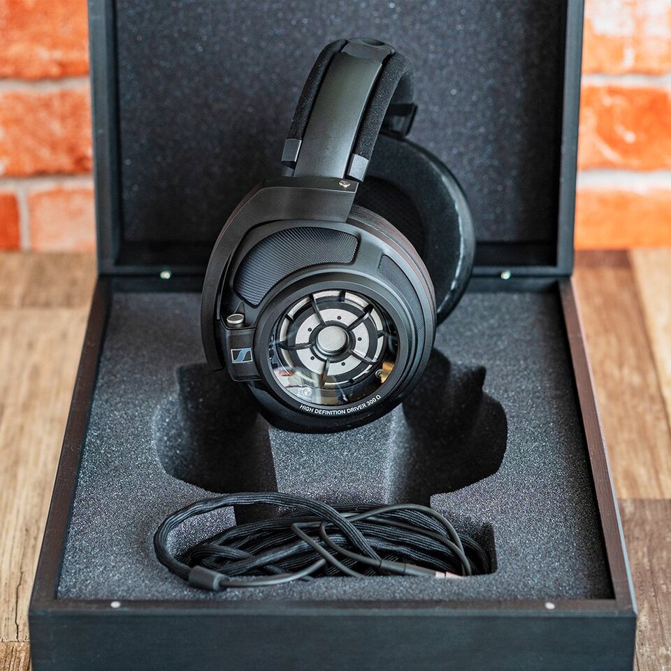 HD820_Case_Side_1024.jpg
