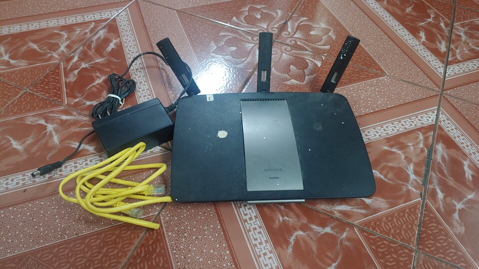 linksys EA6900 2.jpg