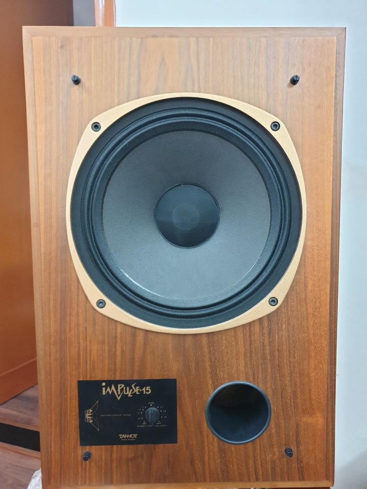Loa tannoy impulse 15.jpg