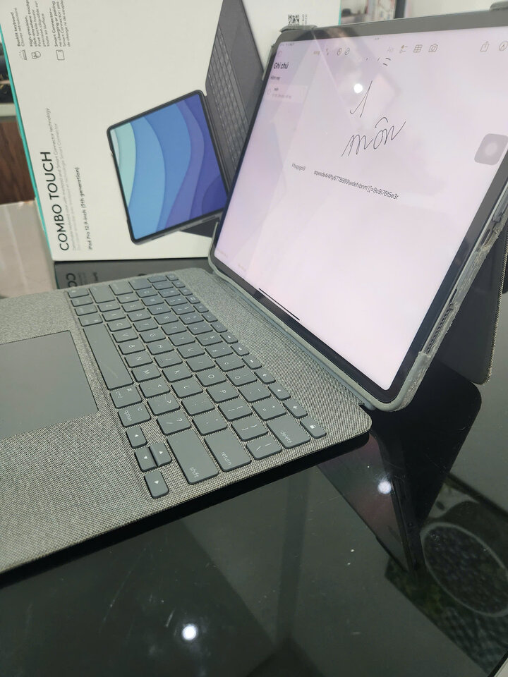 Logitech_ComboTouch_01.jpg