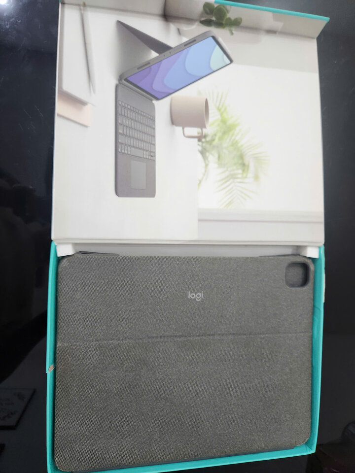 Logitech_ComboTouch_02.jpg