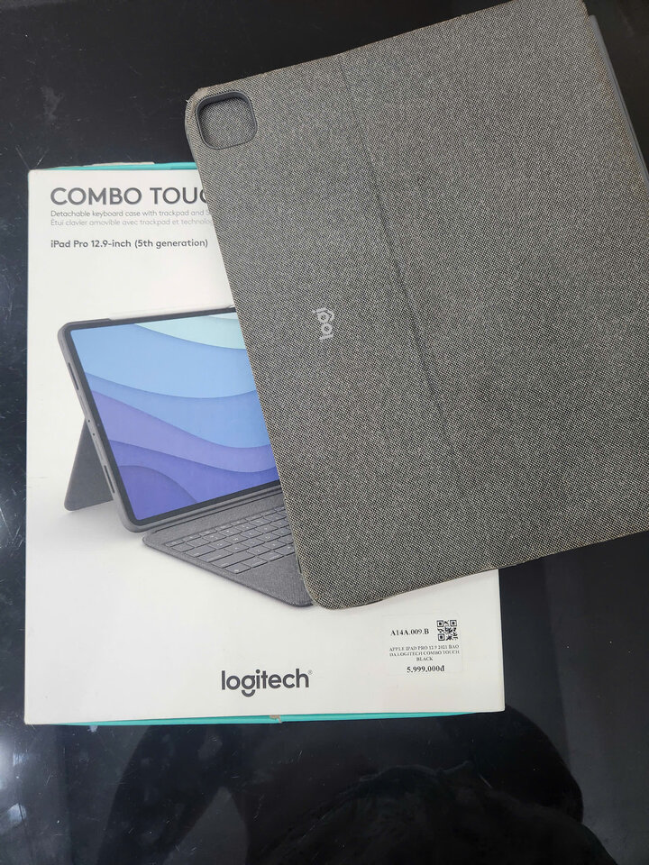 Logitech_ComboTouch_03.jpg