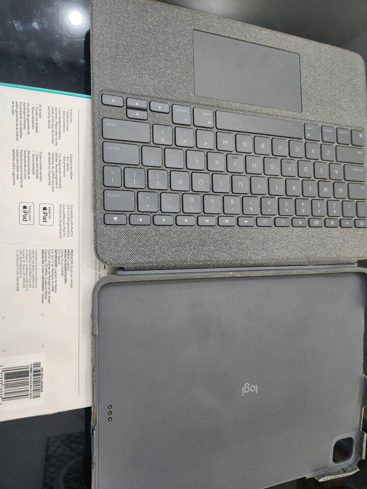 Logitech_ComboTouch_05.jpg