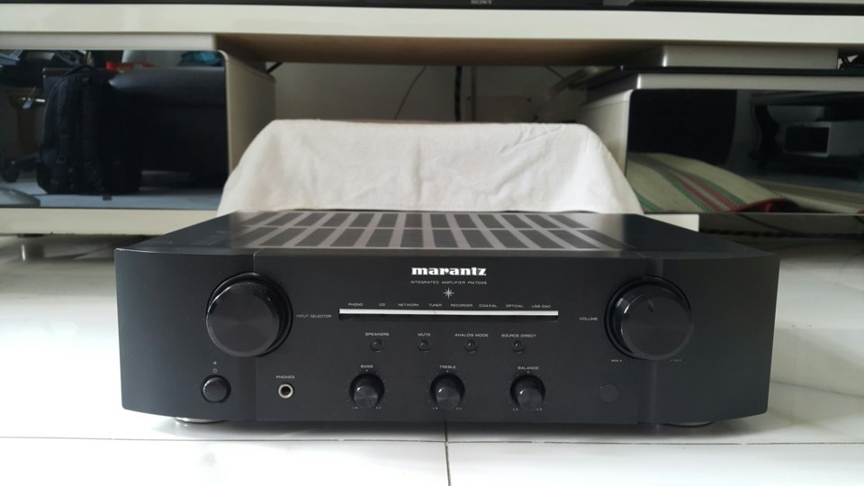 Marantz PM7005_Front.jpg