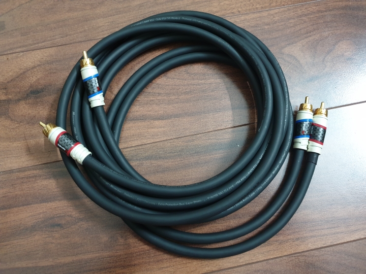 Monster RCA 850 1.jpg
