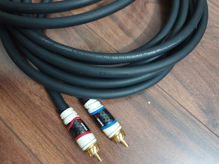 Monster RCA 850.jpg