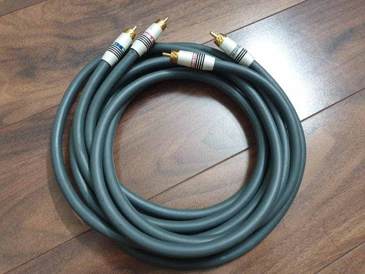Monster RCA 950.jpg