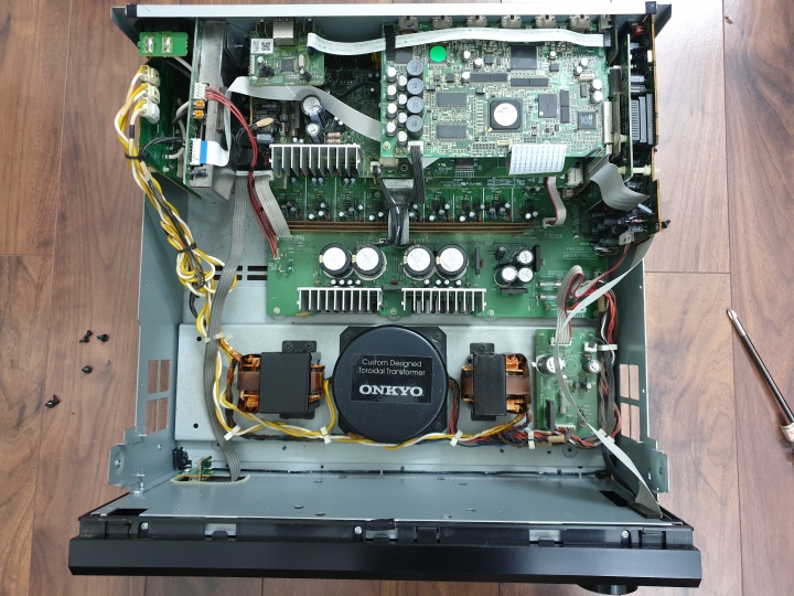 Onkyo inside.jpg