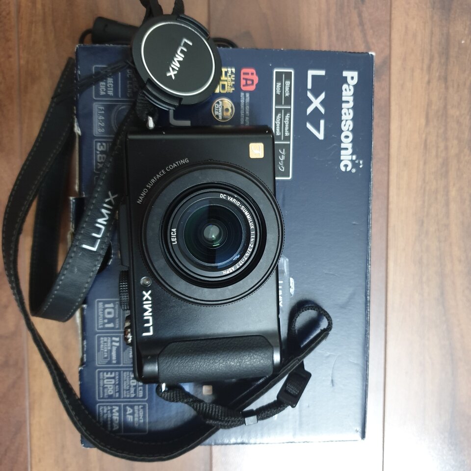 Panasonic LX7 1.jpg