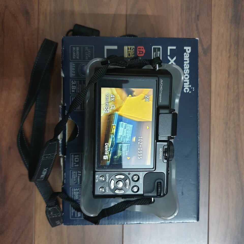 Panasonic LX7 front.jpg