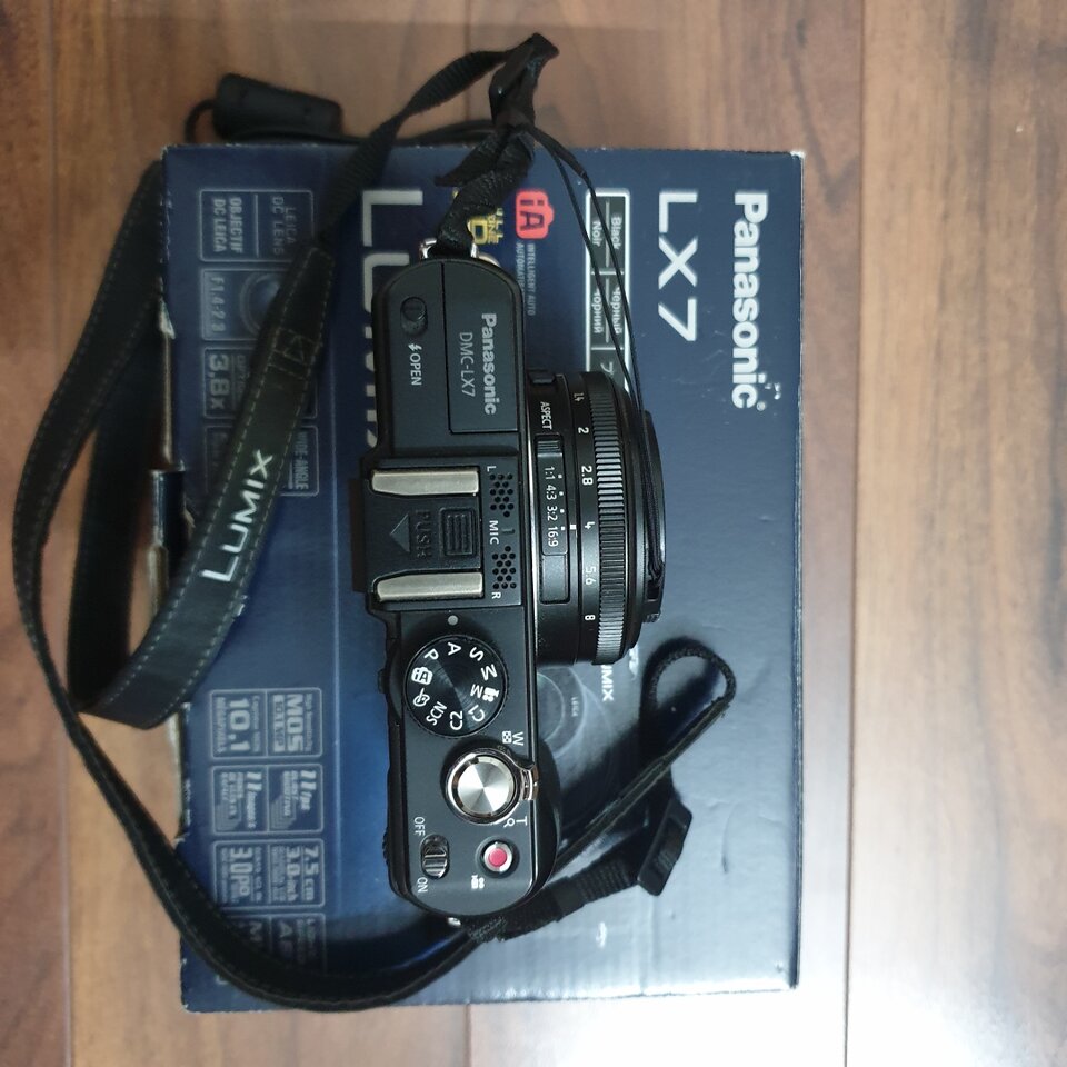 Panasonic LX7 top.jpg