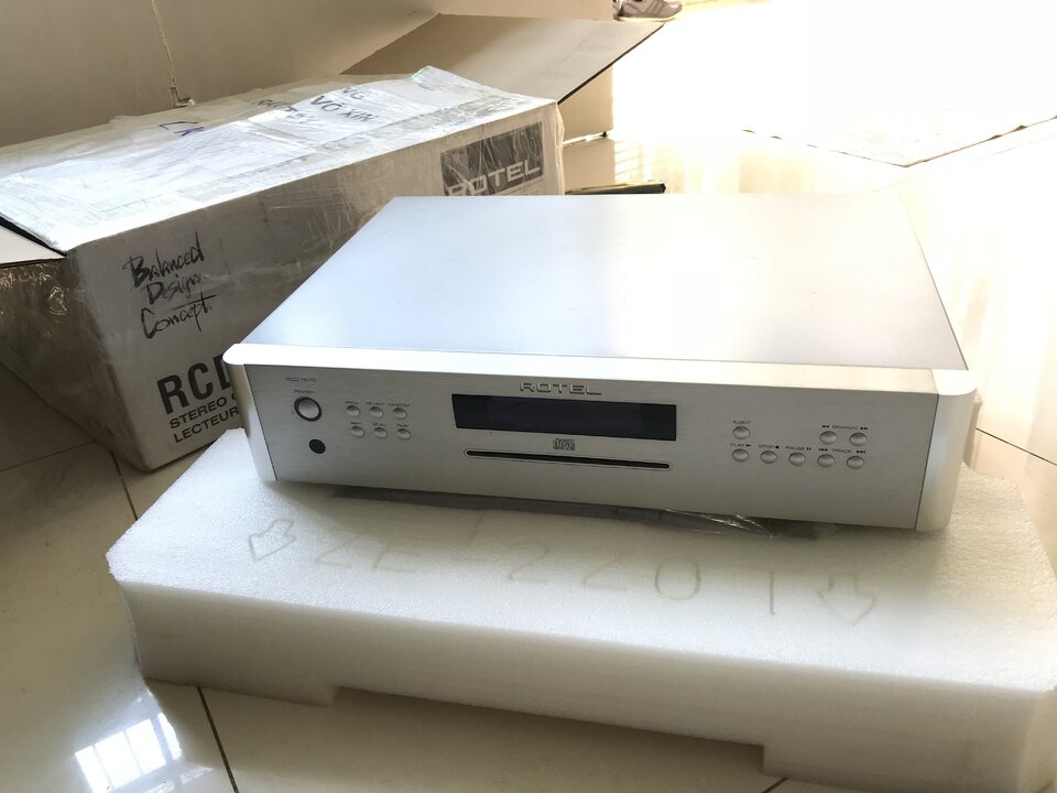 Rotel RCD-1570s.2.JPG