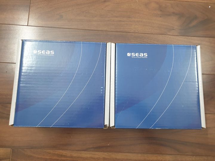 Seas Woofer W18EX001 outer box.jpg