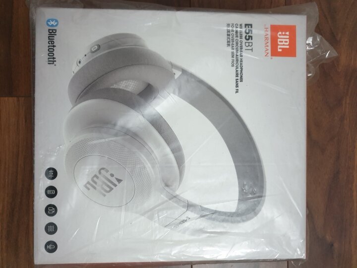 Tay nghe JBL E55BT.jpg