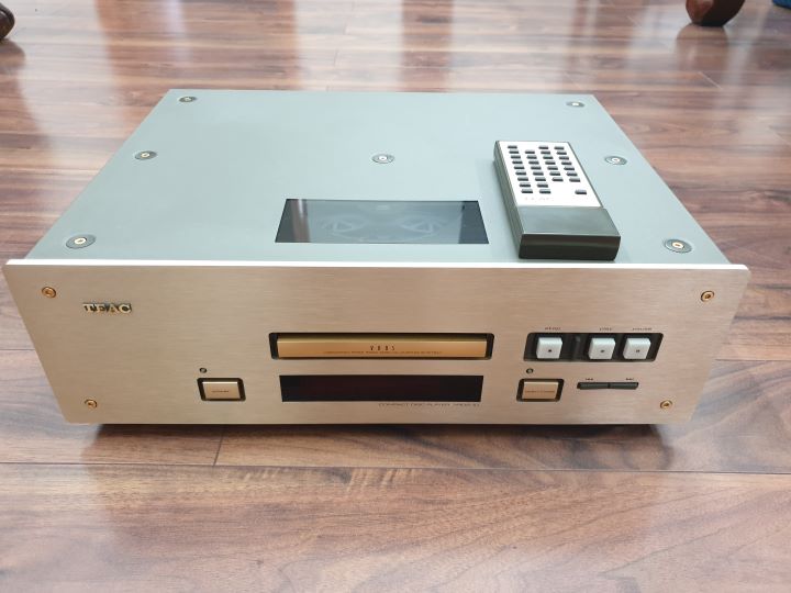 Teac 10 front.jpg