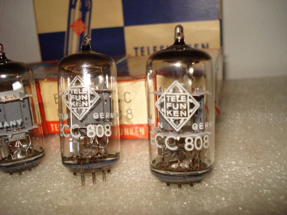 telefunken-ecc808-06-1600x1200.jpg