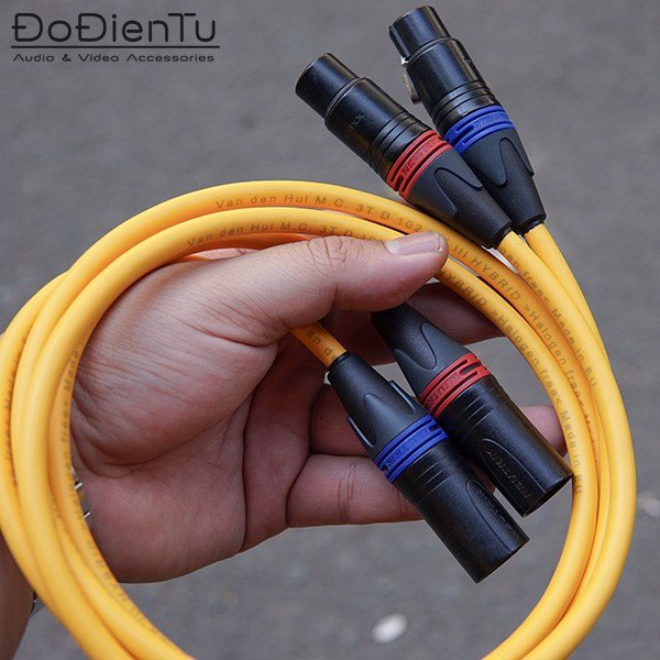 van_den_hul_d102_xlr_master.jpg