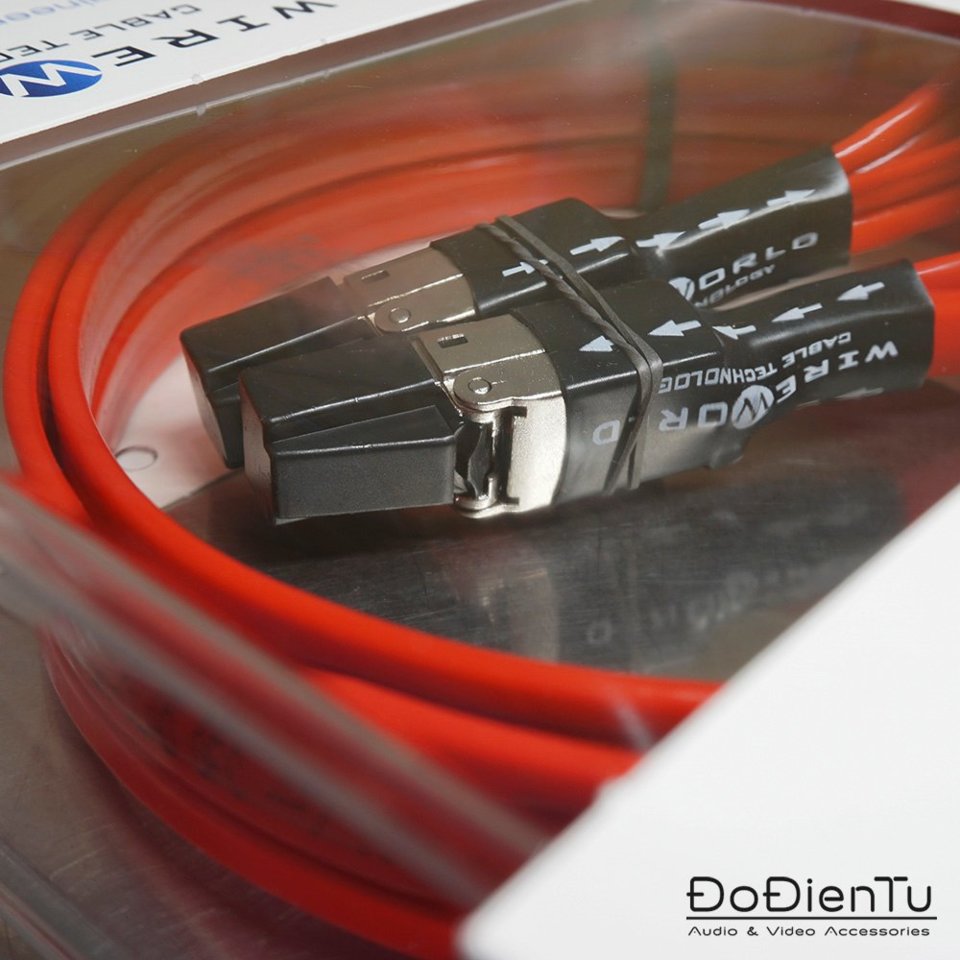 wireworld_starlight_ethernet_cat_8_-_2_1a3cebc672fc4c3c884f9a17e2d6c076_master.jpg