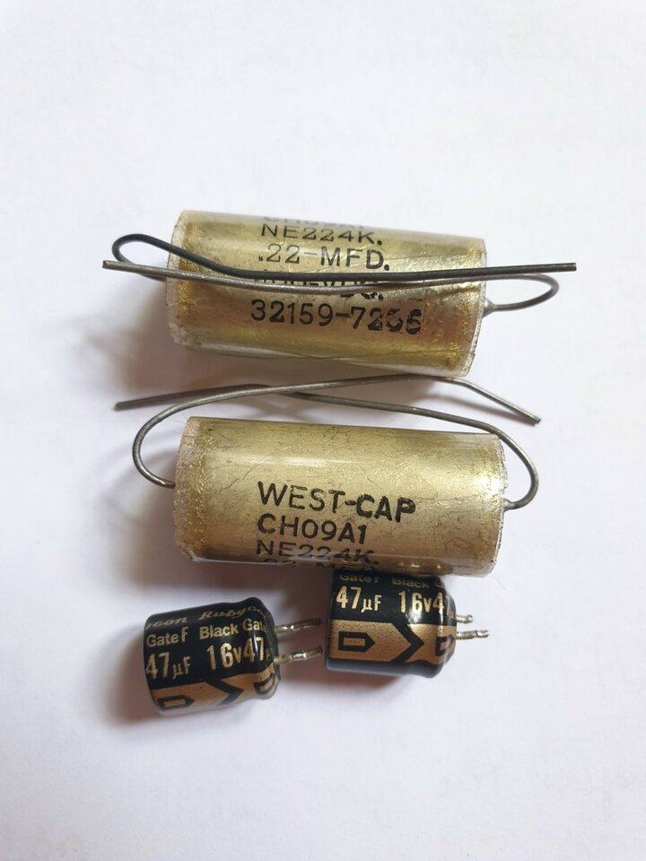 z2530435077498_356ed65b75bd33bd81886ffa184c8824.jpg