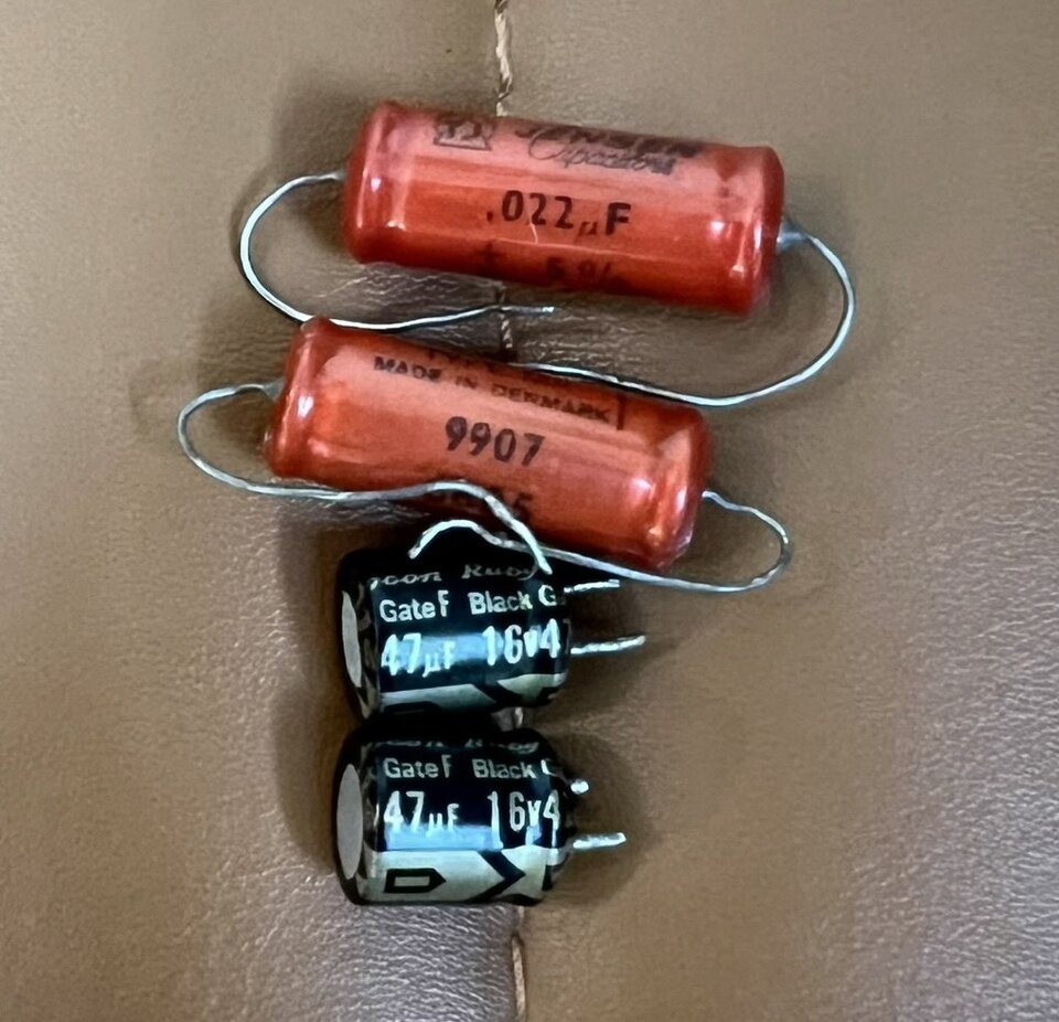 z4128015091903_6dffdcc6e991eef53165278a30251690.jpg