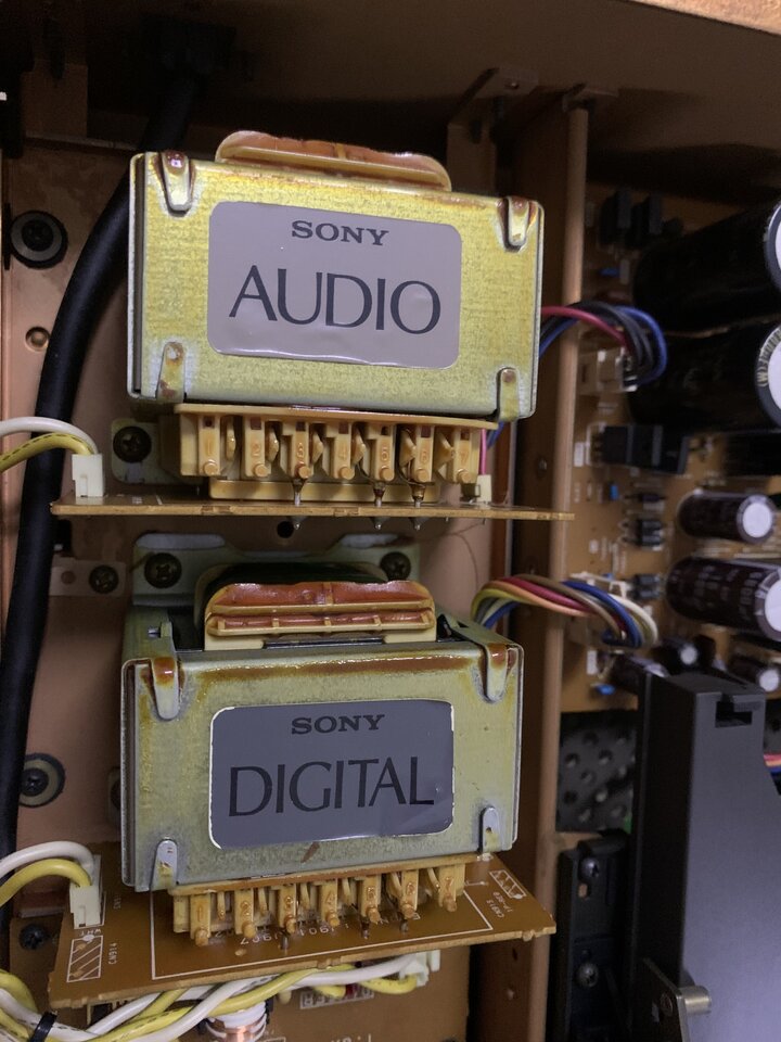 z4717104935846_63c04d0bef018e56900e20222e0b260f.jpg