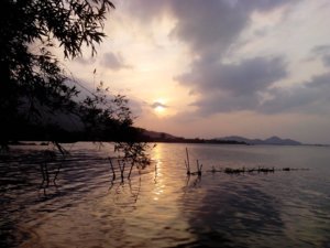 Tamgiang_Lagoon_sunset.jpg