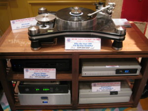 Hiend Show - VPI Turntable.jpg