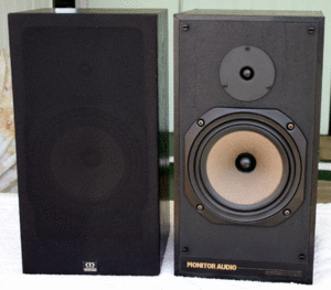 Monitor_Audio_R252_blk_on_off_550x483_pixels.gif