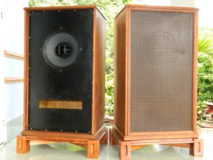 ALTEC LANSINH 604E (800 x 600).jpg