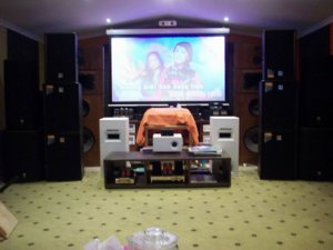 Hipster05-Karaoke system setup for friends 0006.jpg