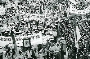 Mit ting HT Thong Nhat - 7-5-1975.jpg