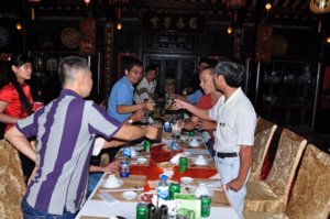 nâng ly chúc mừng 57.jpg