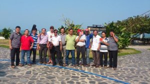 08 a e chup hinh ky niem tai th thao chuan bi len duong.JPG