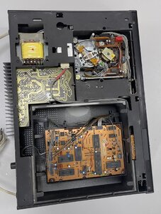 3. philips cd304.jpg