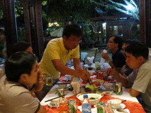 0537-giành mời ngon.jpg
