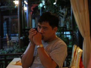 0549-nghệ sỉ Cuquan xuất hiện.jpg